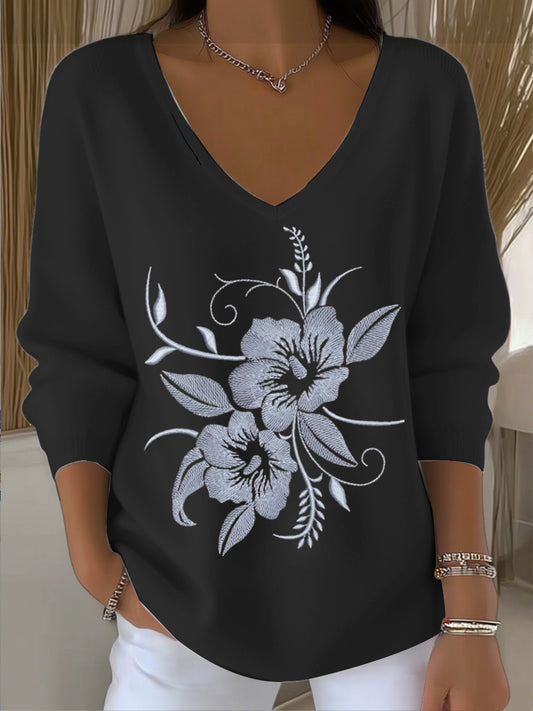 Дамски елегантен черен v-neck пуловер с деликатна сребърна флорална бродерия