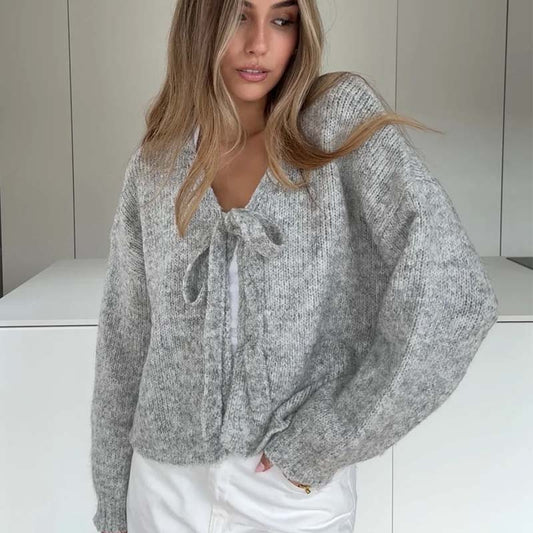 Плетен кардиган с V-образно деколте и панделка